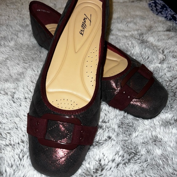 NWT / NIB - Trotters Sizzle Burgundy Quilted Flats - Size 11M